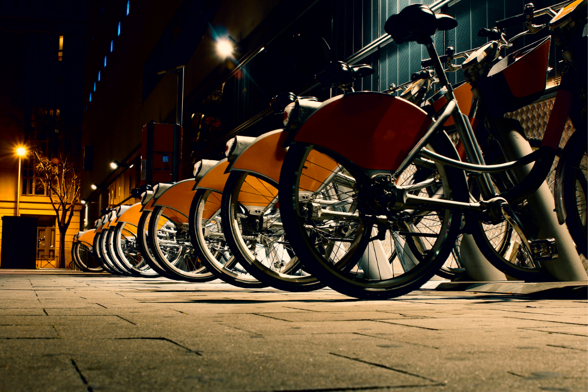 Kamizelka odblaskowa na rower – dlaczego warto ją zakładać?