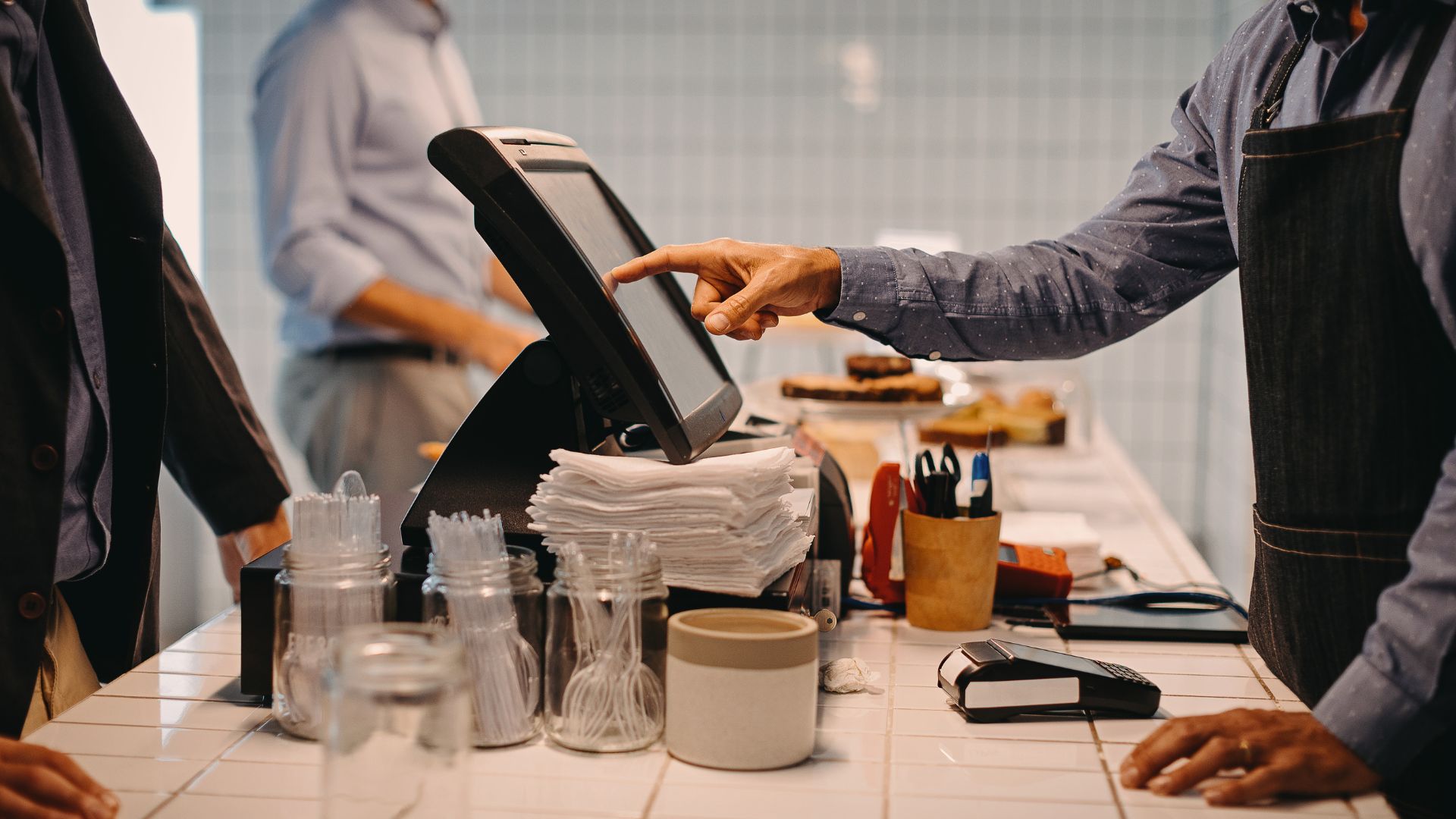 Drukarka fiskalna czy kasa? Co wybrać do Twojej firmy w 2025 roku